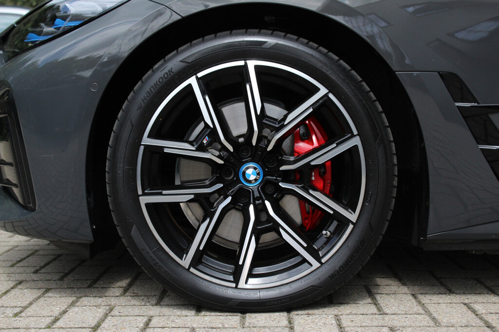 BMW i4 17