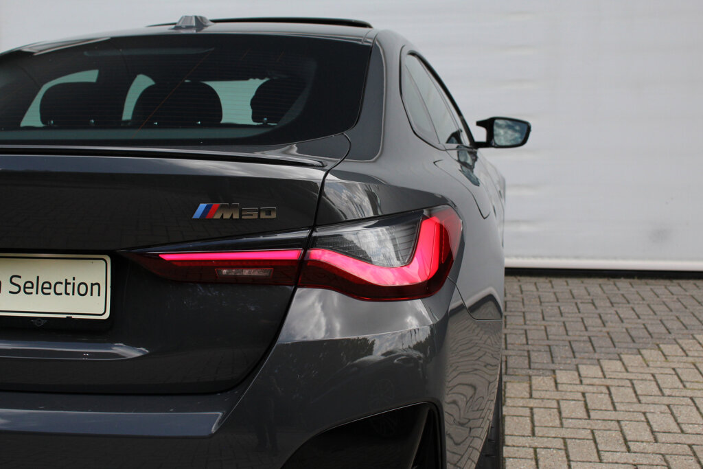 BMW i4 18