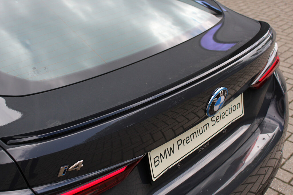 BMW i4 19