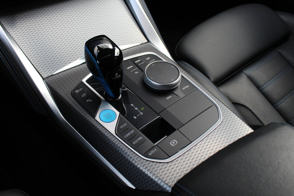 BMW i4 27