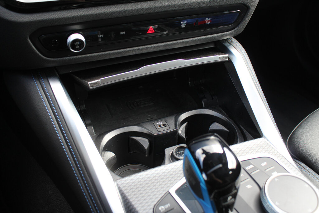 BMW i4 28