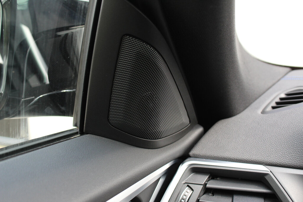 BMW i4 31