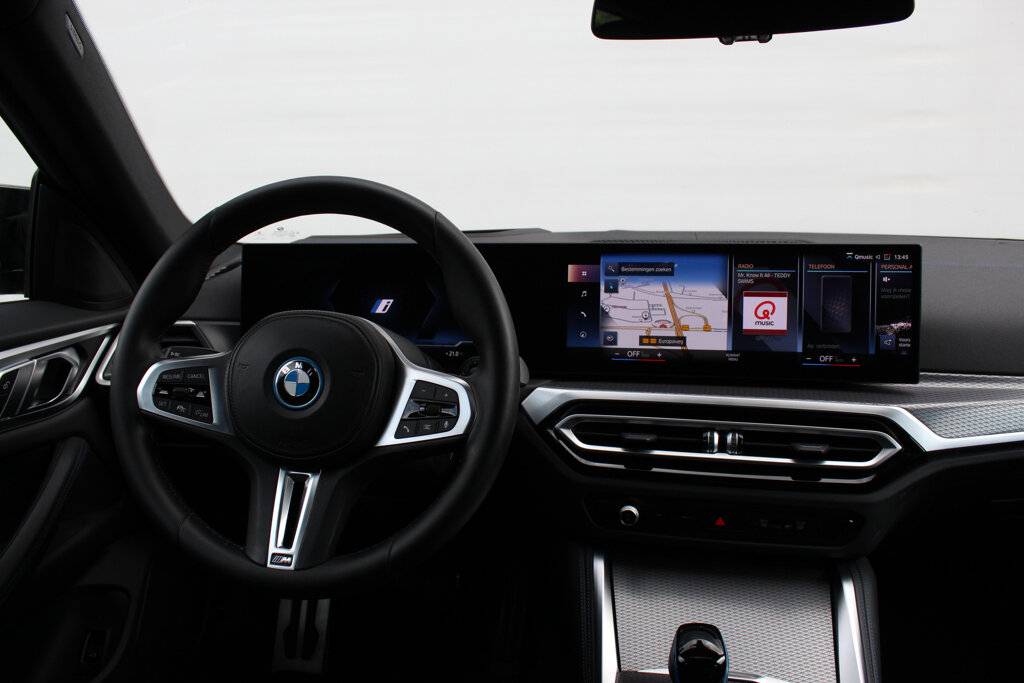 BMW i4 36