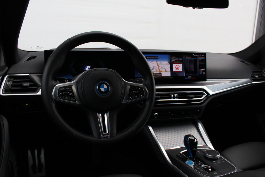 BMW i4 37
