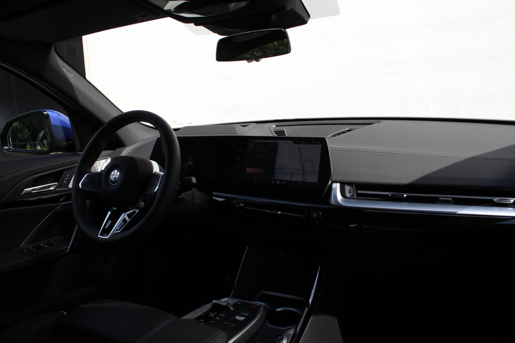 BMW iX2 33