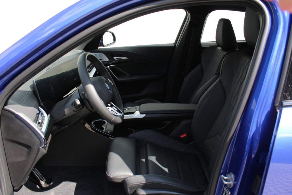 BMW iX2 36
