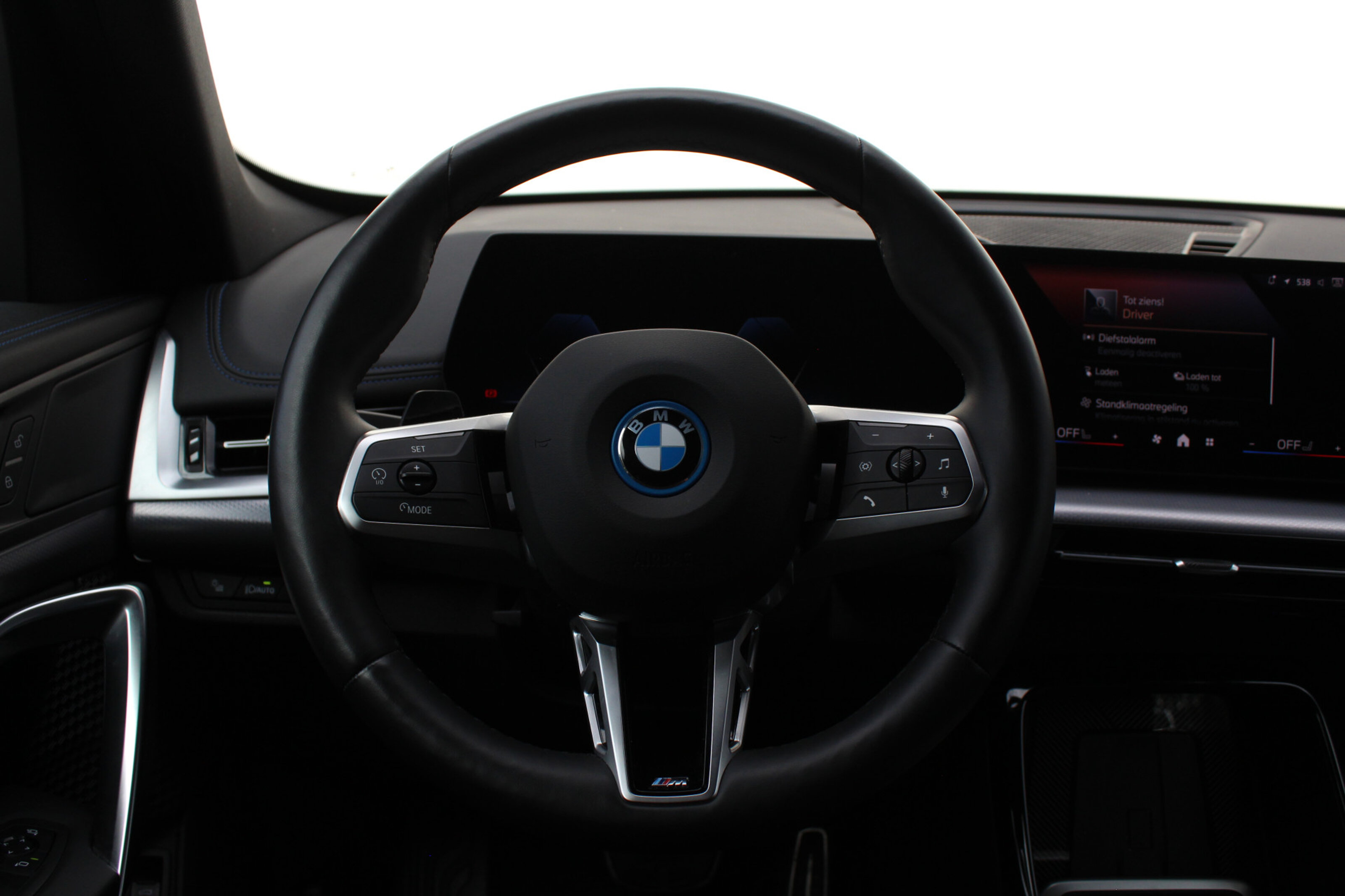 BMW iX1 6