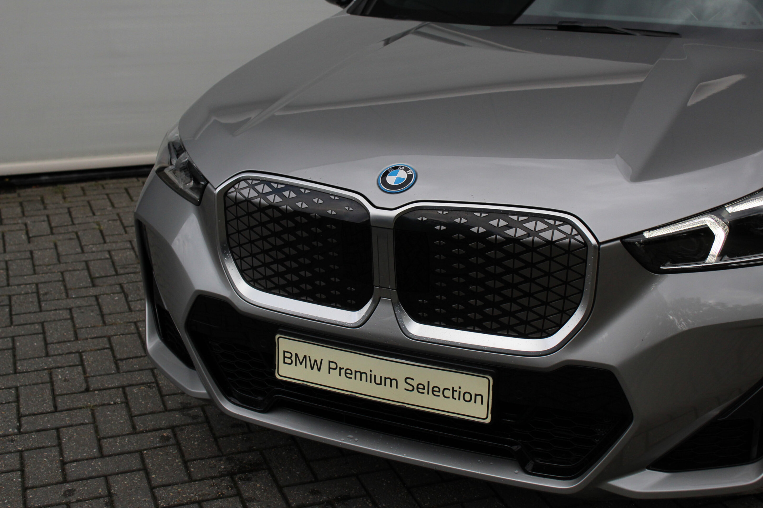 BMW iX1 8