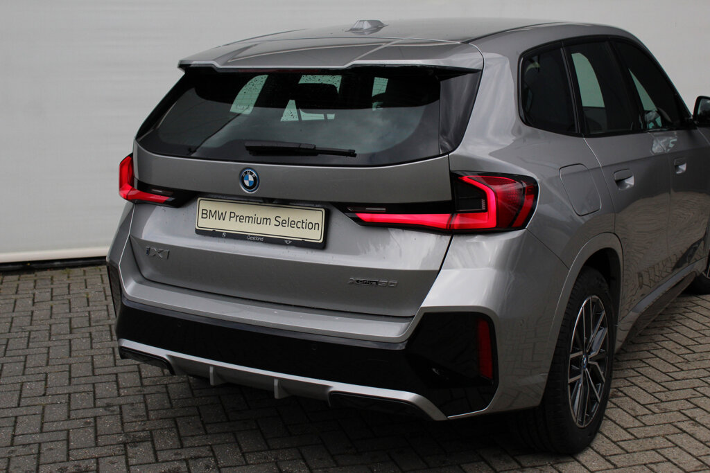 BMW iX1 10