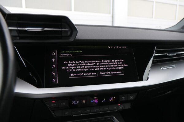 Apple Carplay/Android Auto Apple Carplay/Android Auto