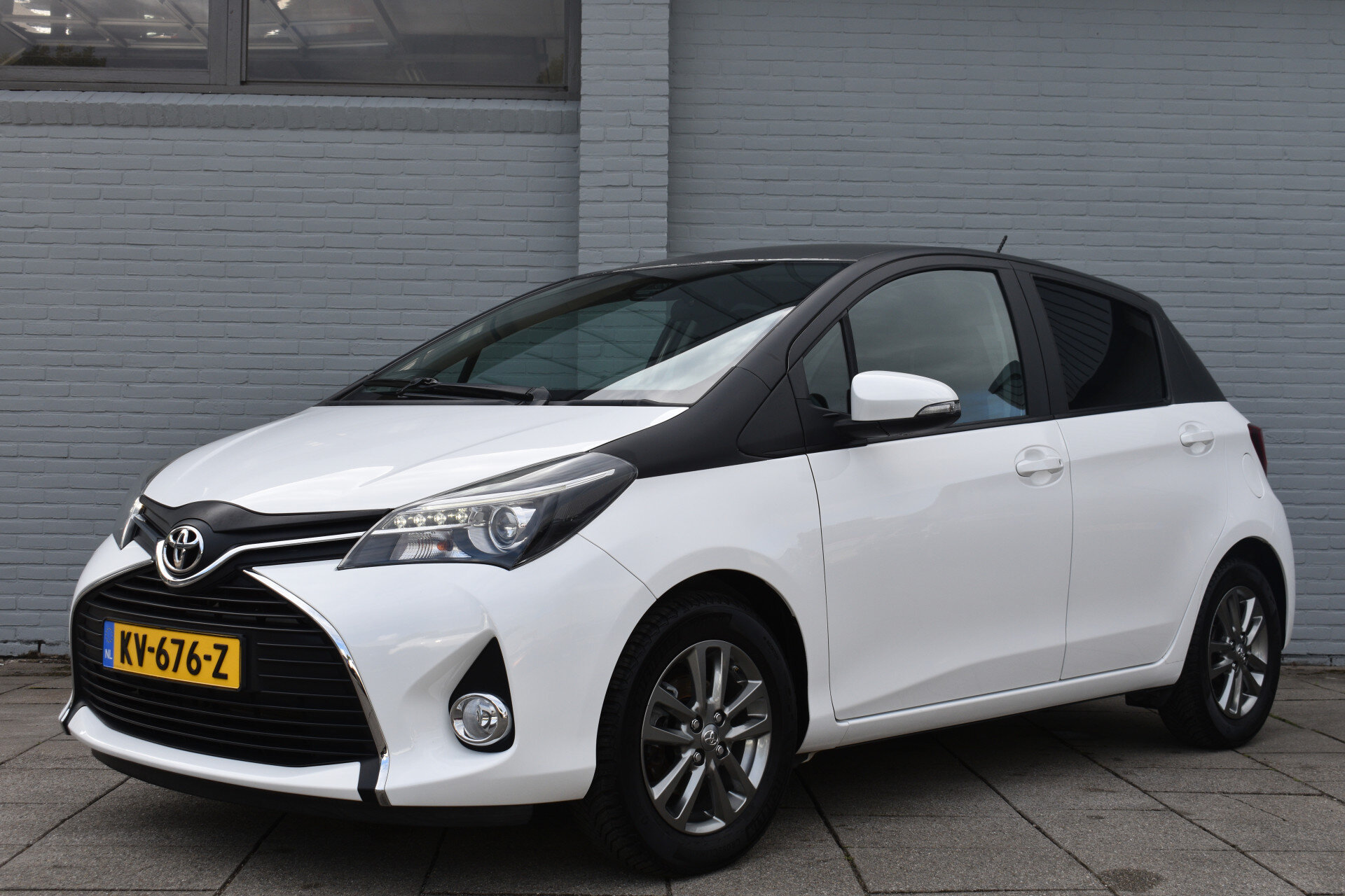Toyota Yaris 1.3 VVT-i Trend Bi-Tone Handgeschakeld 100pk