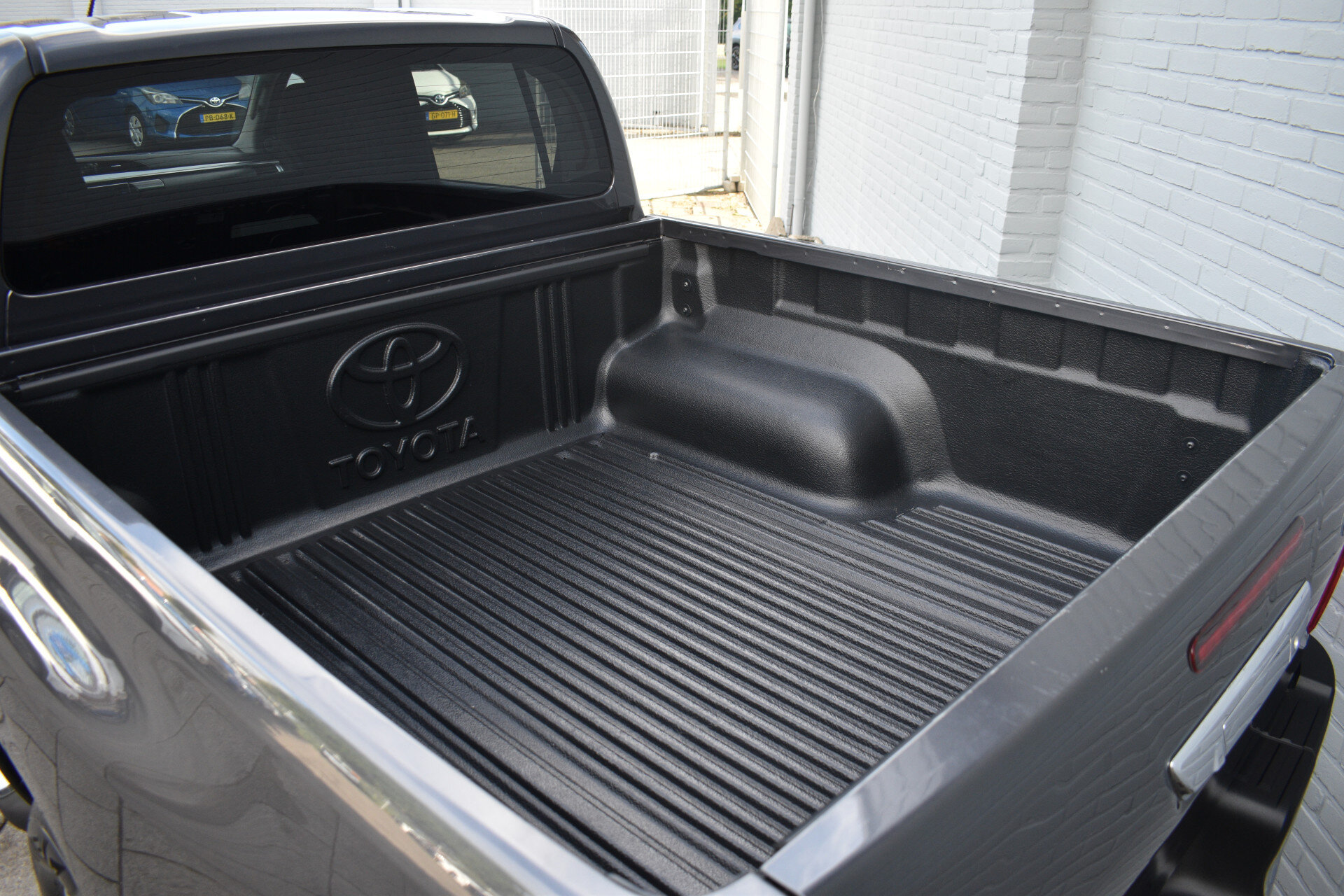 Toyota Hilux 2.4 D-4D Double Cab Professional Limited Automaat 150pk - Afbeelding 2