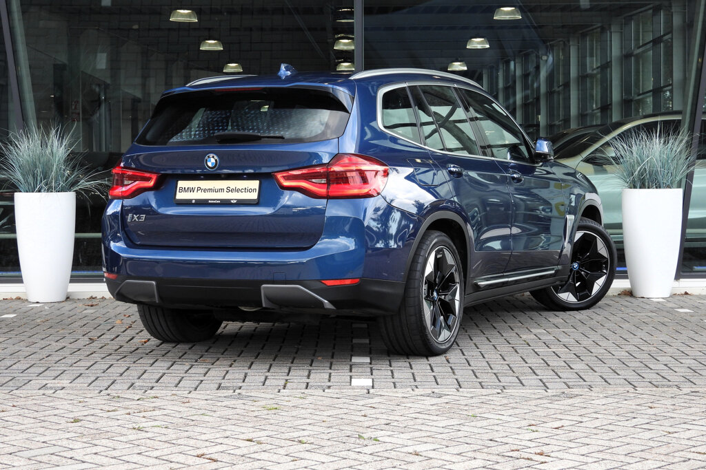 BMW iX3 4
