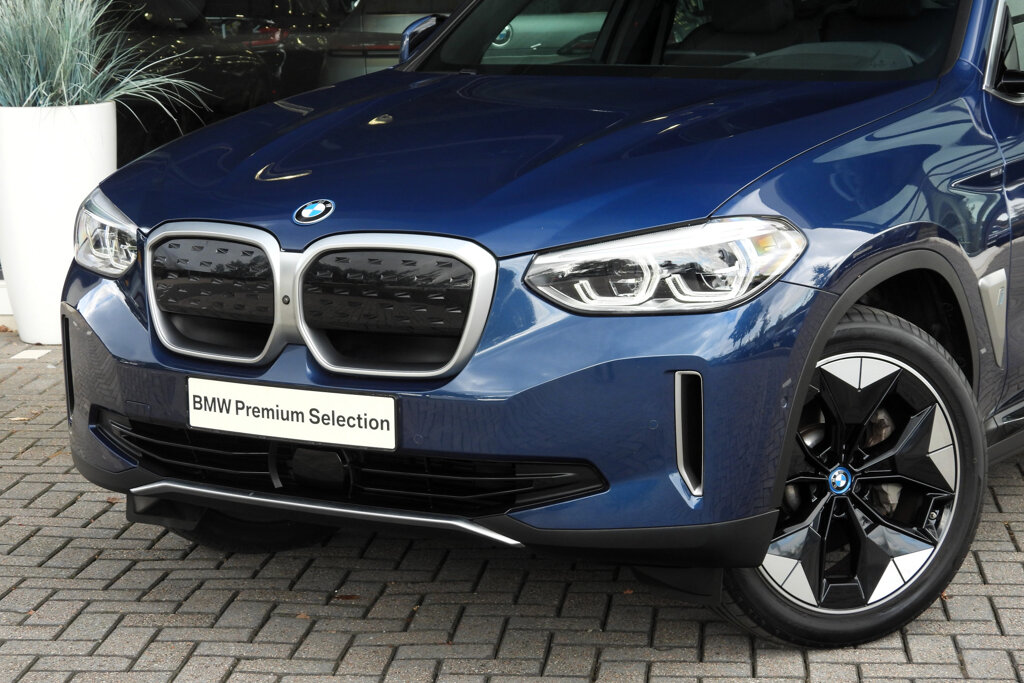 BMW iX3 6