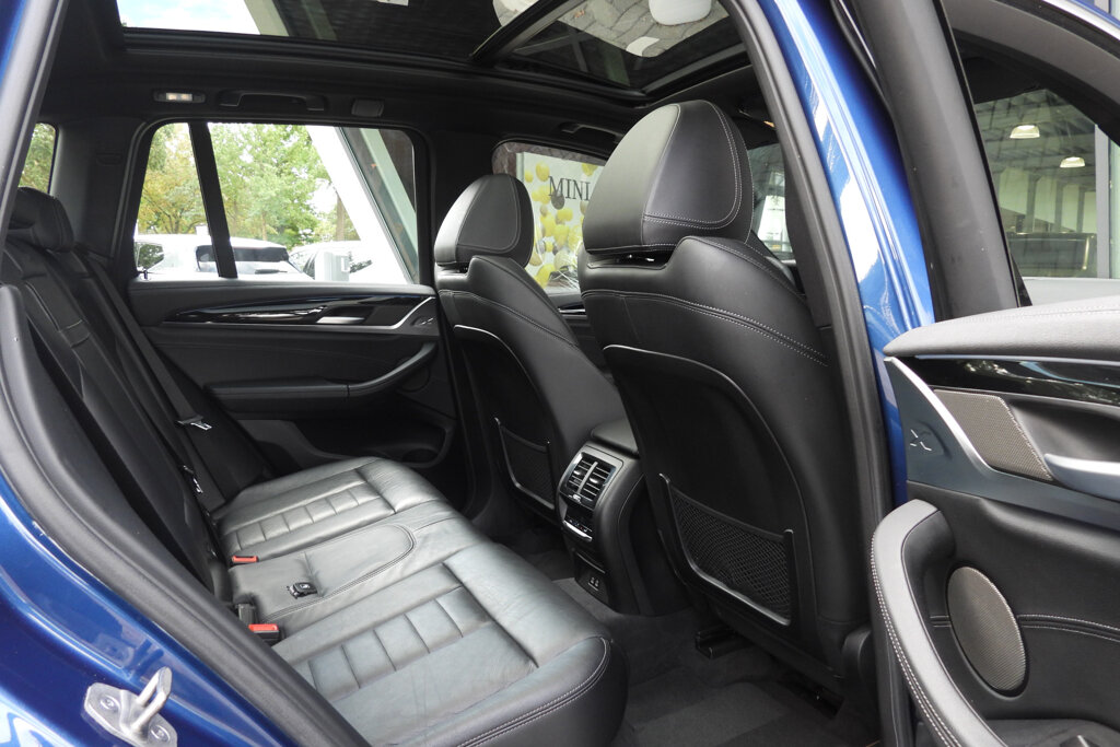 BMW iX3 26
