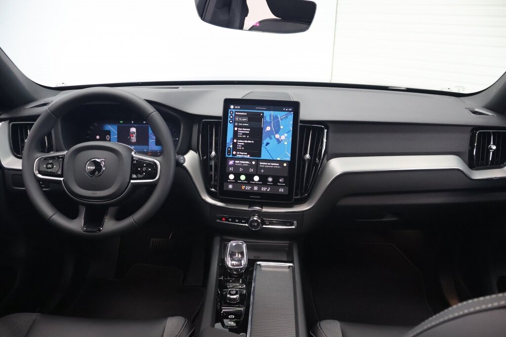 Volvo XC60 Plus Black Edition Recharge Plug-In Hybrid AWD R Design T8 - Afbeelding 2