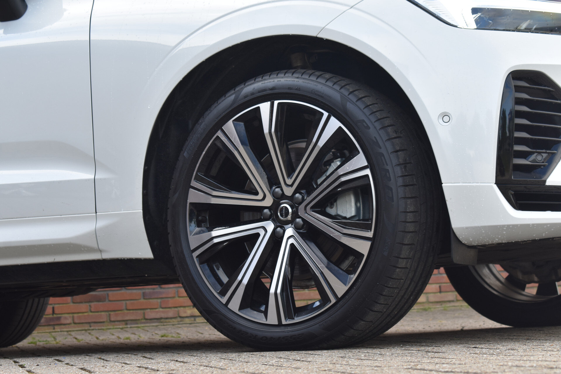 Volvo XC60 T6 350PK Plug-in hybrid AWD Plus Dark - Afbeelding 2