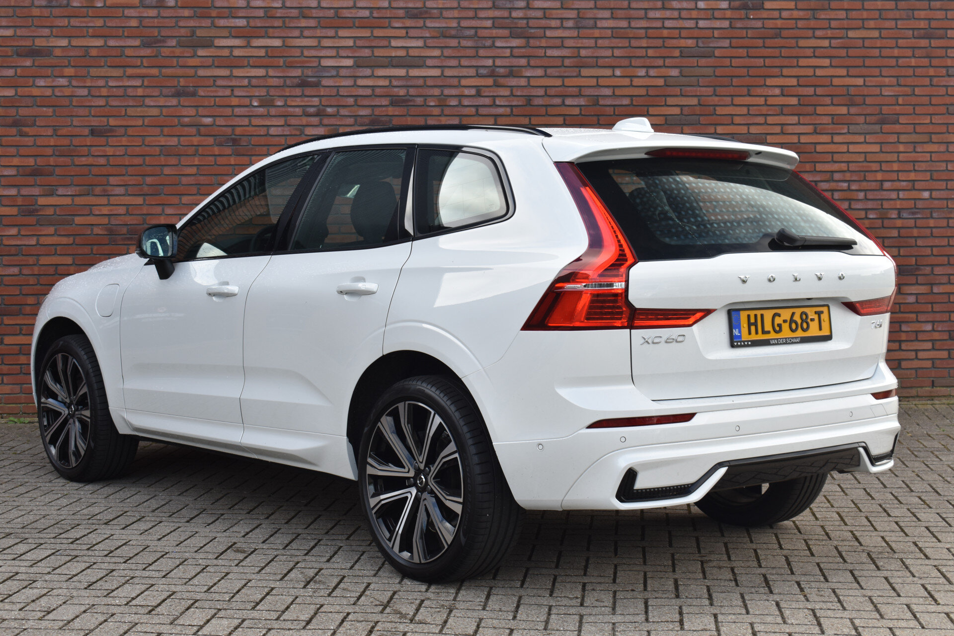 Volvo XC60 T6 350PK Plug-in hybrid AWD Plus Dark - Afbeelding 3