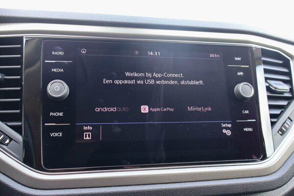 Apple Carplay/Android Auto Apple Carplay/Android Auto