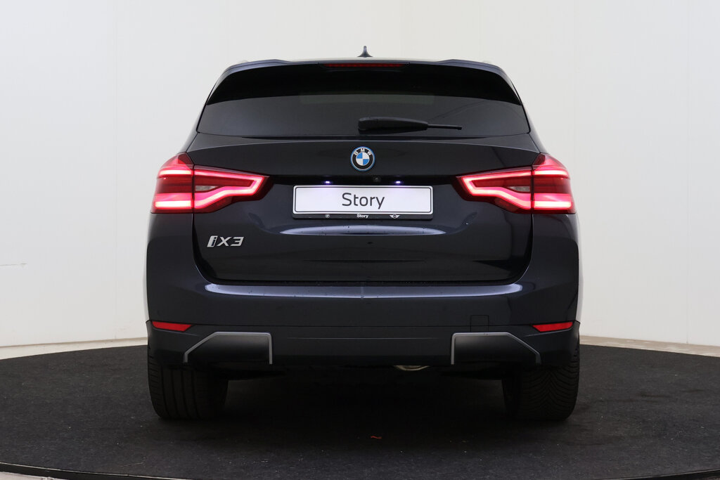 BMW iX3 5