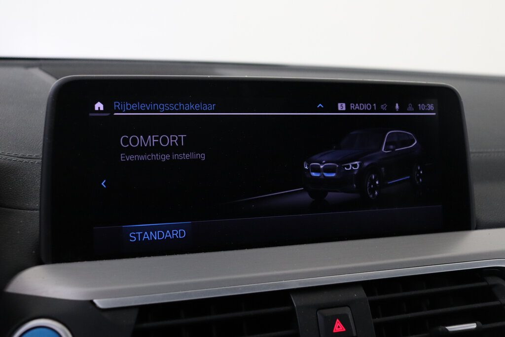 BMW iX3 32