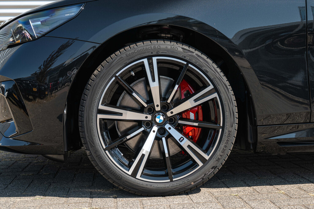 BMW i5 13