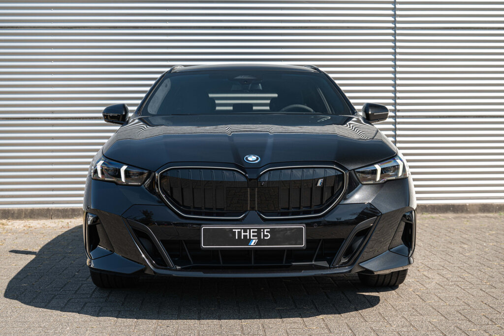 BMW i5 24