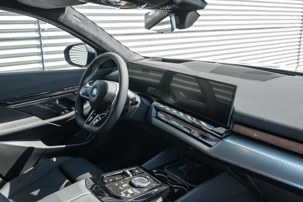 BMW i5 26