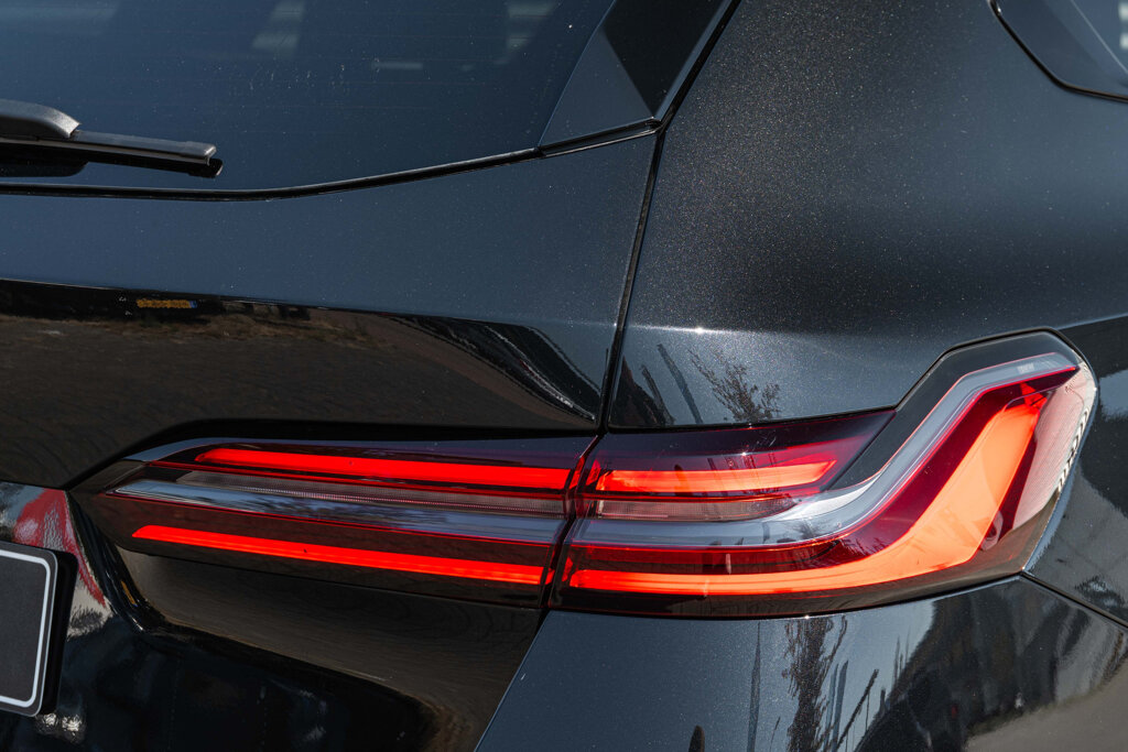 BMW i5 27