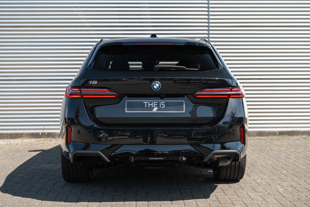 BMW i5 29