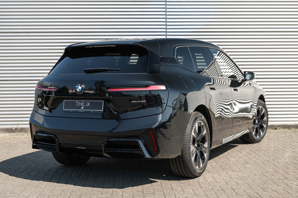BMW iX 2