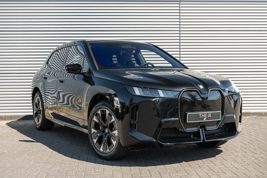BMW iX 12