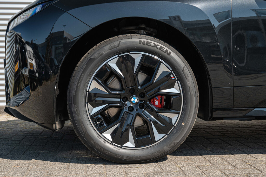 BMW iX 32