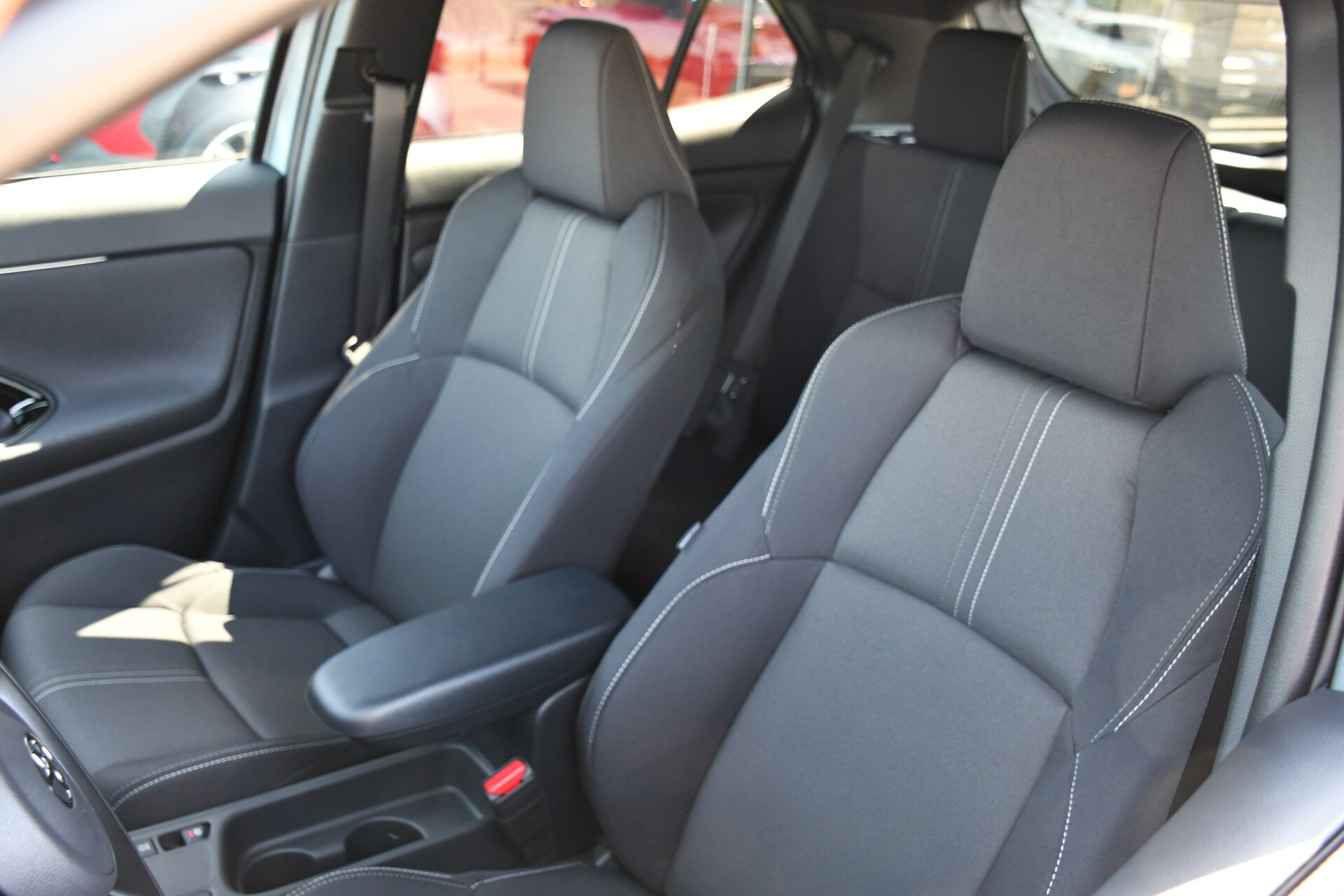 Toyota Yaris Cross 1.5 Hybrid 130 First Edition Automaat 130pk - Afbeelding 2