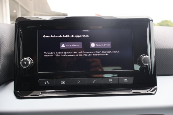 Apple Carplay/Android Auto Apple Carplay/Android Auto