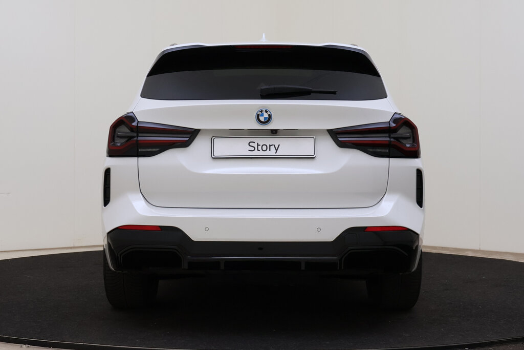 BMW iX3 5