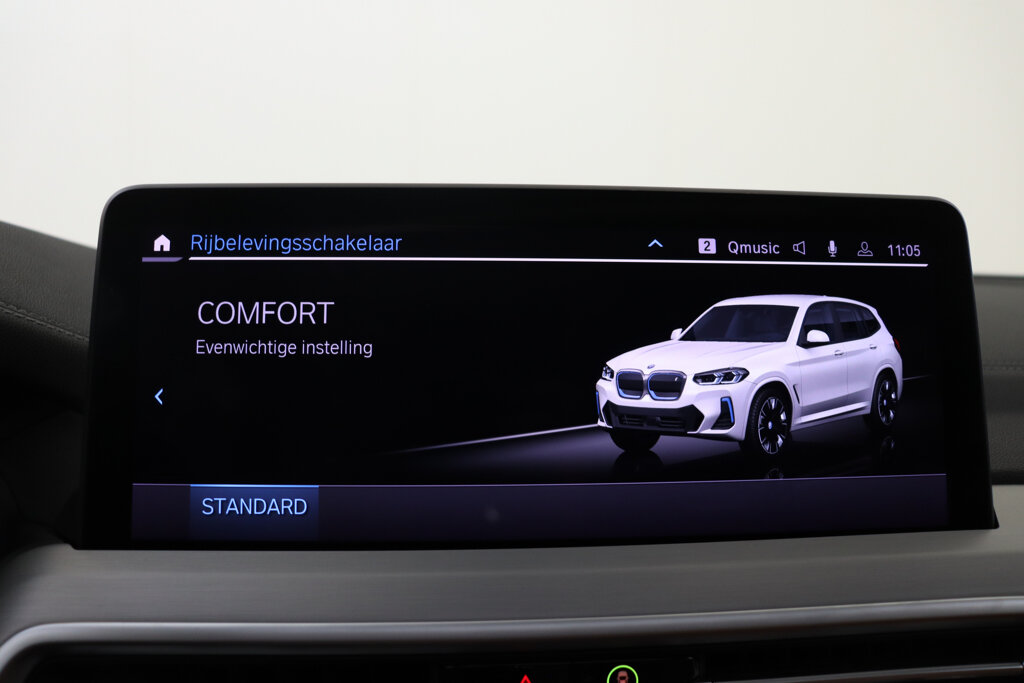 BMW iX3 34