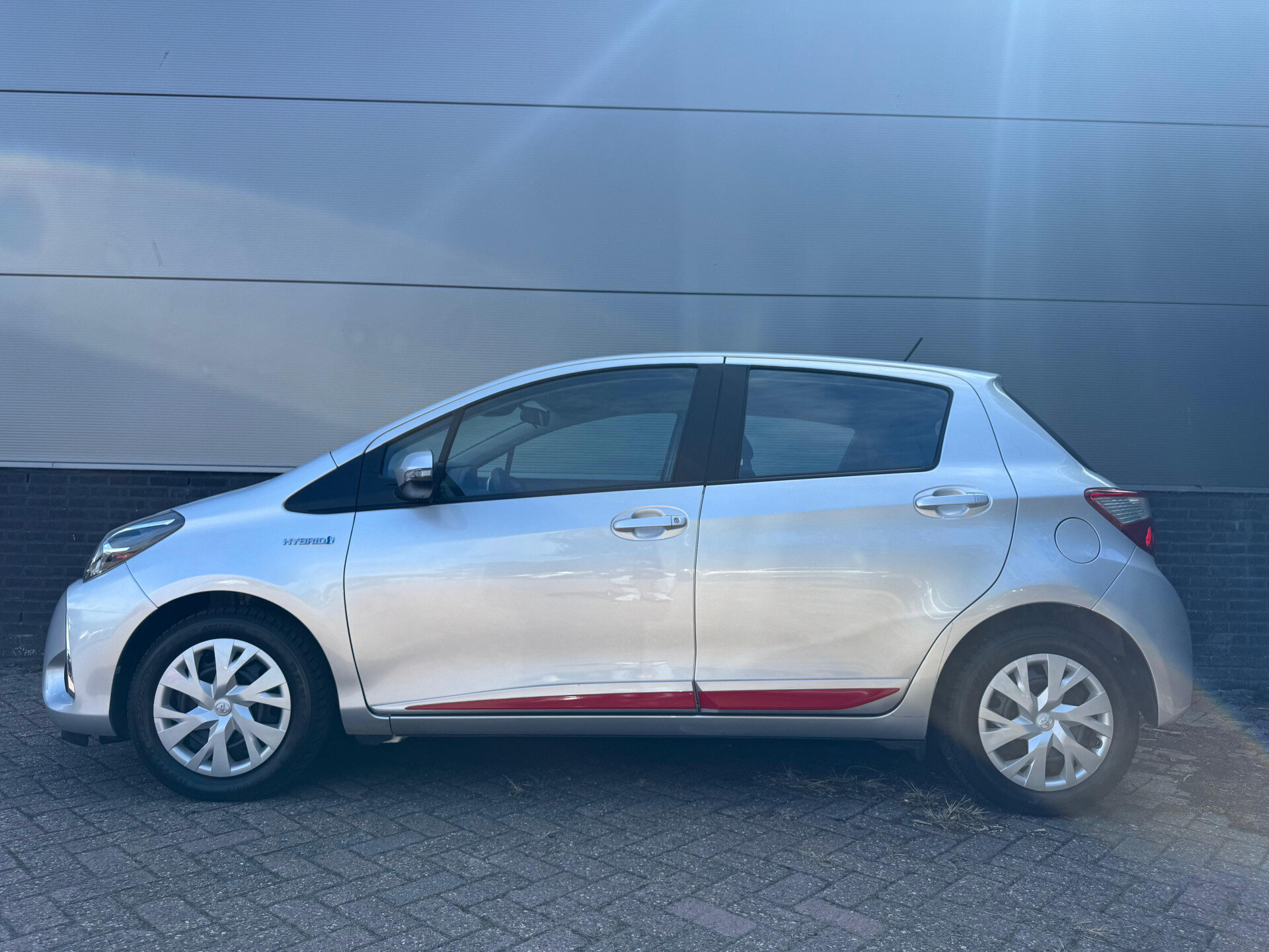Toyota Yaris 1.5 Hybrid Red Edition Limited - Afbeelding 2