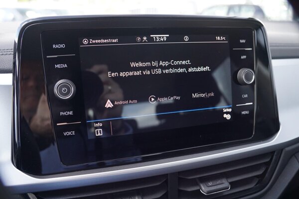 Apple Carplay/Android Auto Apple Carplay/Android Auto