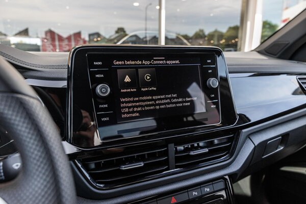 Apple Carplay/Android Auto Apple Carplay/Android Auto