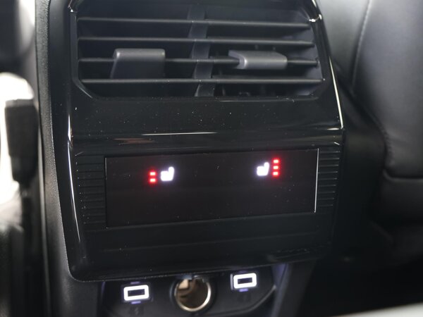 Apple Carplay/Android Auto Apple Carplay/Android Auto