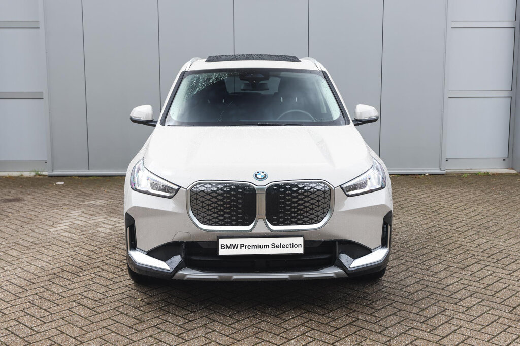 BMW iX1 6