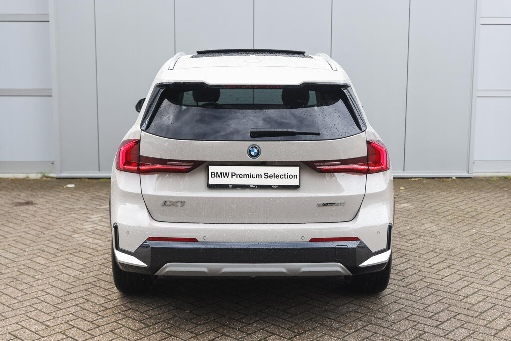 BMW iX1 7