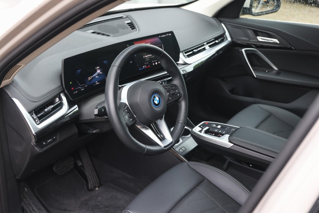 BMW iX1 10