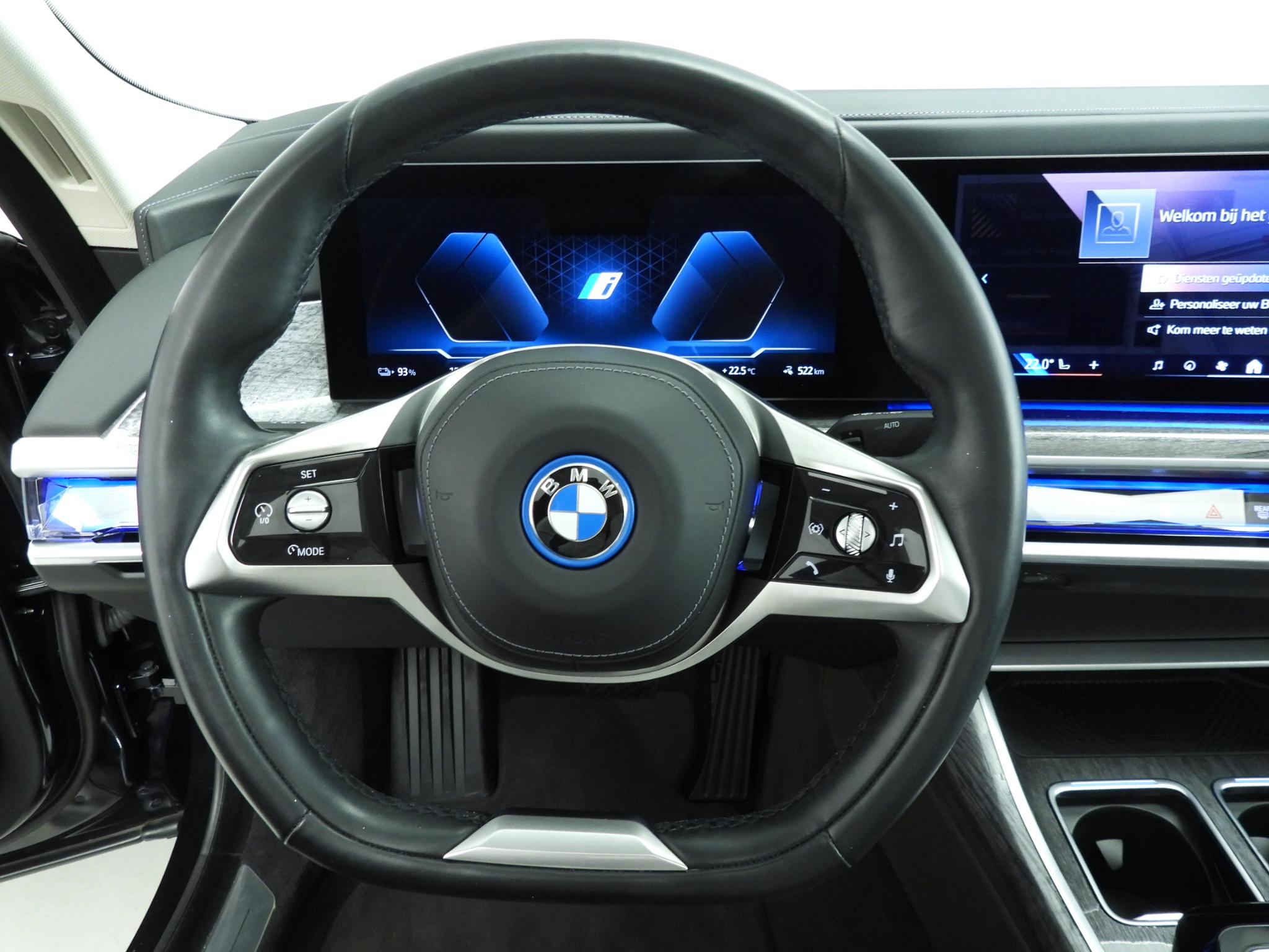 BMW i7