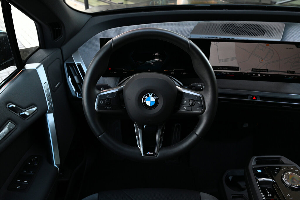 BMW iX 8