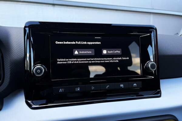 Apple Carplay/Android Auto Apple Carplay/Android Auto