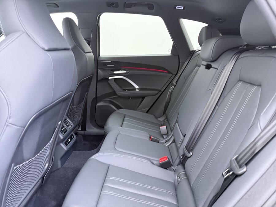Audi Q5 S edition Competition 2.0 e-hybrid 270 kW / 367 PK