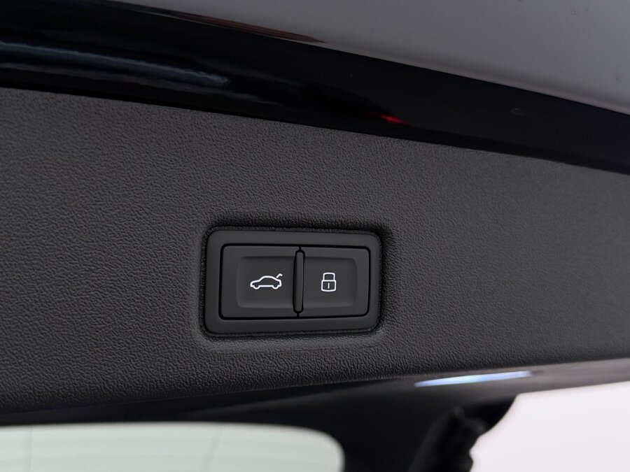 Audi Q5 S edition Competition 2.0 e-hybrid 270 kW / 367 PK