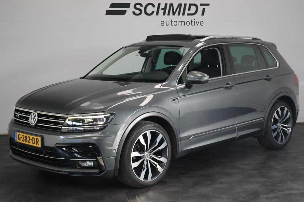 Volkswagen Tiguan 1.5 TSI ACT R-Line | Panorama | Trekhaak | Carplay | ACC | Stoelverwarming | Camera